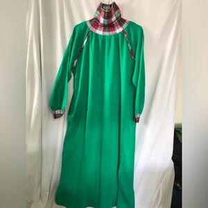 Vintage Ladies night gown New no tags size large 47 inches long